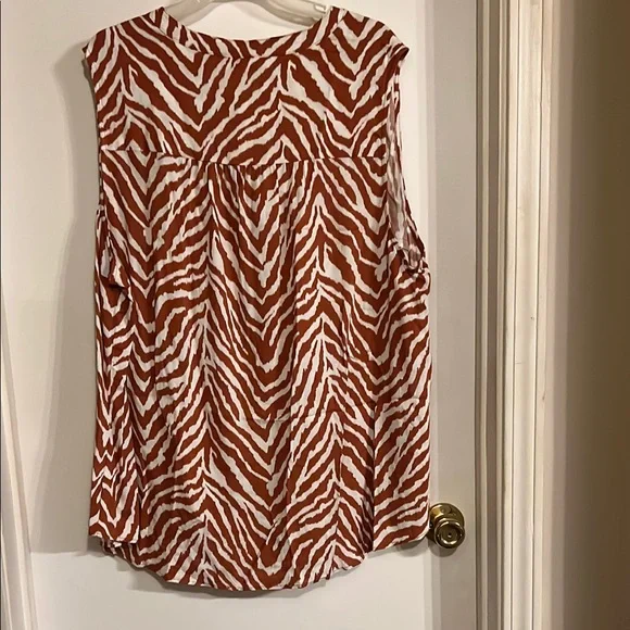 Torrid Brown and White Sleeveless Graphic Top - Picture 9 of 9